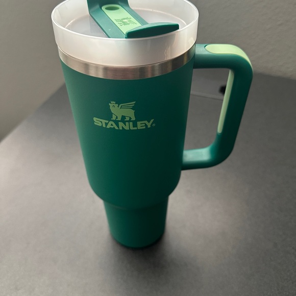 Stanley Alpine Green 40oz Tumbler - Picture 4 of 7